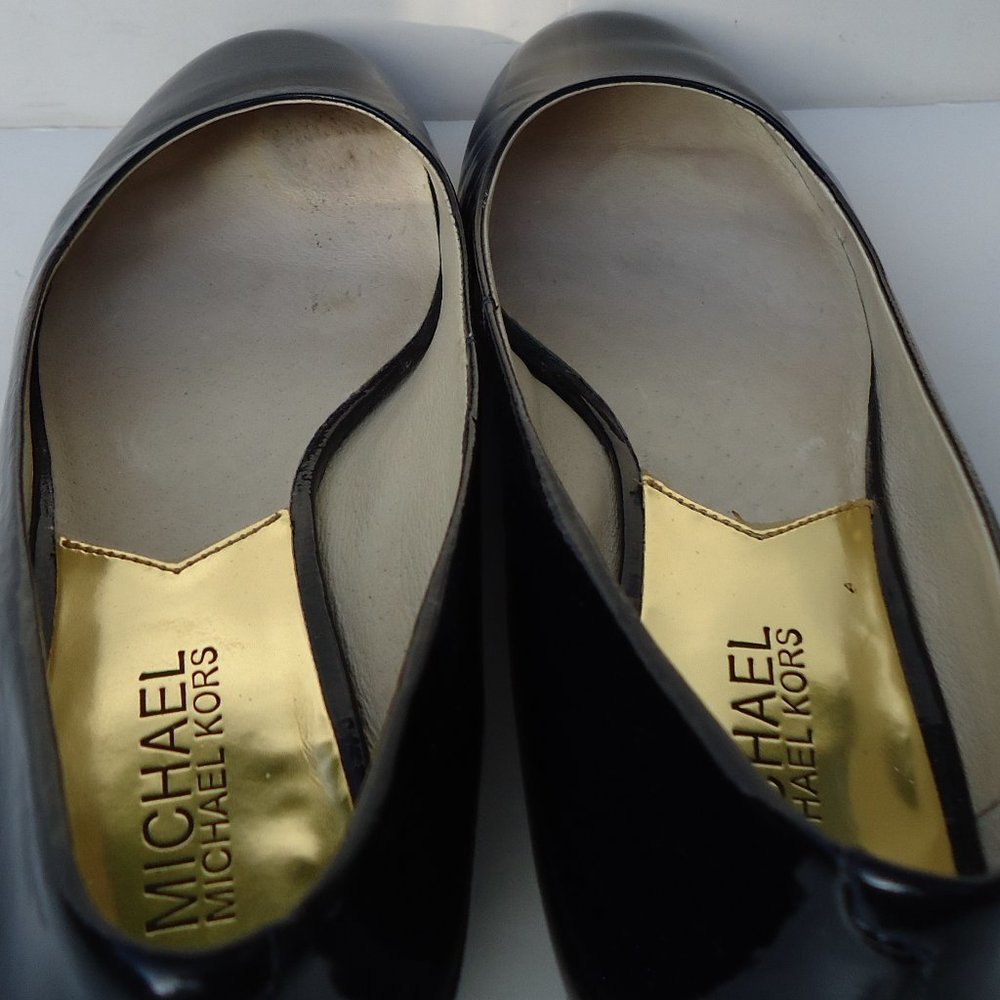 SIZE 7.5M. MICHAEL Michael Kors patent leather shoes. - Picture 14 of 16